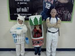 Family Group Costumes We Went As Cleaning Products Snuggle Bear Brawny Man Mr Clean And Mom And Dad Were A Loofah A Snuggle Bear Group Costumes Mom And Dad