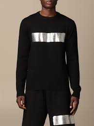 Entdecke die qualität und den komfort der kleidungsstücke der besten marken und kaufe givenchy pullover mädchen online auf giglio.com. Givenchy Pullover Herren Pullover Givenchy Herren Schwarz Pullover Givenchy Bm90eg4y5d Giglio De