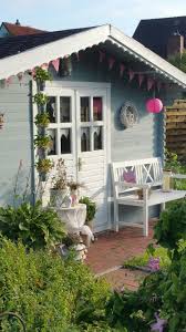 Gartenschuppen Gartenschuppen In 2020 Gartenhutte Garten Shabby Chic Garten