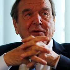 Schroeder fa causa al Bundestag per riavere ufficio e privilegi