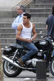 Mario Casas Y Maria Valverde En Tres Metros Sobre El Cielo Mario Casas Mario Casas 3msc Triumph Cafe Racer