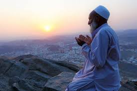 Lumrahnya sholat wajib dikerjakan secara sempurna namun suatu kondisi tertentu bisa dijamak, dua sholat dilakukan dalam satu waktu. Bacaan Niat Shalat Qadha Lengkap Dengan Hukum Dan Tata Caranya Berita Diy