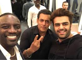 Whoa Salman Khan Chills With Akon During A Wedding In Thailand And These Pictures Prove They Had A Gala Time Bollywood News Bollywood Hungama I feel remorseful for ppl who were brutally killed and scarified. whoa salman khan chills with akon