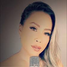 Lily Meyer's Instagram, Twitter & Facebook