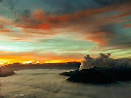 Ada gunung bromo, gunung papandayan, gunung rinjani, gunung jaya wijaya, gunung galunggung, dan masih banyak yang lainnya! Sunrise Gunung Bromo Salah Satu Pemandangan Sunrise Terbaik