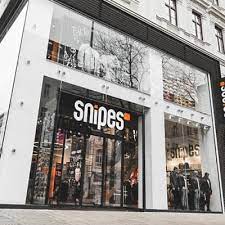 Any of several game birds (especially genus gallinago) especially of marshy areas. Snipes Jobs Werde Jetzt Teil Der Snipes Family