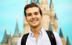 Me gusta hacer videos de disney, doblaje y con mis amigos! Memo Aponte Wiki 2021 Net Worth Height Weight Relationship Full Biography Pop Slider