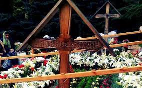Check spelling or type a new query. AdevÄrul Puhoi De Pelerini La Mormantul Lui Arsenie Boca De La MÄnÄstirea Prislop Vizitatorii Au LÄsat Mormane De Bani In UrmÄ Afacerile Locale Au Profitat Din Plin