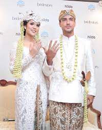 Check spelling or type a new query. Kisah Vera Kebaya Anggraini Perancang Baju Pengantin Anak Presiden