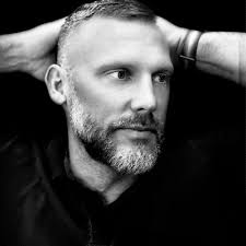 Hold That Pose iPhone Photo Class — Saffron Communities