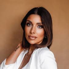 Allie Reeves's Instagram, Twitter & Facebook