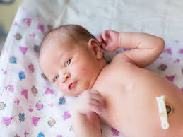 When to orchestrate your baby's first bath is a matter of some debate. Parents Are Turning Their Babies Umbilical Cords Into Jewelry
