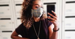 Qui peut oublier l'incroyable harnais louis vuitton qu'il portait. Le Masque En Passe De Devenir Un Accessoire De Mode Dans Les Mains Des Createurs