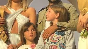 Nicole neumann aprovechó el fin de semana largo para pasar un día junto a sus hijas en el río. El Regalo De Navidad De Mica Viciconte A Nicole Neumann Mendovoz