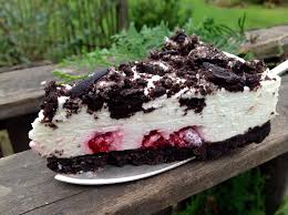 Oreotorte Mit Frischkase Schmand Und Himbeeren Aus Meinem Kuchen Und Tortenblog Super Torte Kuchen Und Torten Lebensmittel Essen