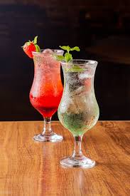 Copo de Soda Italiana colorida com frutas