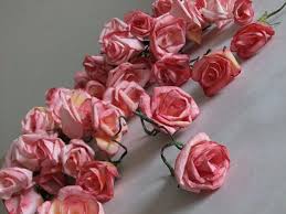 In this tutorial i will be sharing with you how i preserved flowers from my moms memorial service from her passing! Tutorials Paper Flowers