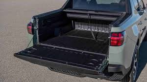 Hyundai will build the santa cruz pickup starting in 2021 at its montgomery, alabama assembly plant, alongside cars like the sonata and elantra. Hyundai Santa Cruz Pick Up Truck Debuts In The Usa Is Based On The New Tucson Suv Technology News Firstpost