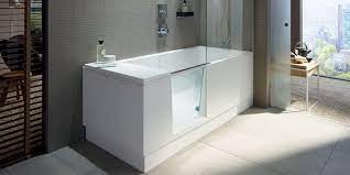Anche nel caso della vasca da bagno, il microcemento permette di rinnovare la vecchia vasca senza sostituirla, con notevoli vantaggi di costi e tempi, e senza invasivi lavori demolizione. Qualificato Come Rinnovare La Vasca Da Bagno Rovinata Vasca Da Bagno Bagno Piccolo Vasca
