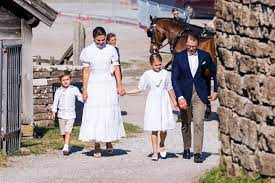 Prinzessin victoria trägt tracht am nationalfeiertag am schwedischen nationalfeiertag hat sich die königsfamilie herausgeputzt. Prinzessin Victoria Die Schonsten Fotos Vom Victoriatag 2021 Gala De