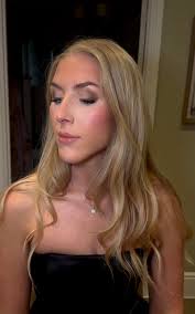 Good morningggg 🤍 I am the owner of A glow by Chloe based in Old Town  Swindon. I have a few limited dates available for makeup appointments this  year but my diary