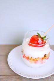 動画あり いちご飴ヨーグルトパフェの作り方レシピ 簡単スイーツ by 姫ごはん 和田良美 レシピサイト nadia ナディア プロの料理家のおいしいレシピ レシピ いちご ヨーグルトパフェ おいしい