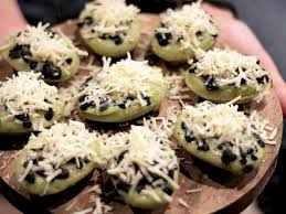 100 g margarin/mentega 100 g gula pasir 2 butir telur ayam 100 g tepung terigu 1/2 sdt baking powder 100 g cokelat masak, lelehkan 50 g cokelat masak. Resep Kue Cubit Lembut Untuk Temani Sore Bersama Keluarga Indozone Id