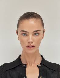 Camilla Hewitt's Instagram, Twitter & Facebook