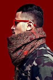 On peut porter des bijoux comme un collier. Comment Mettre Nouer Porter Foulard Autour Du Cou