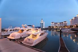 It is a beautiful place and brings life to penang. Luxury Apartment Straits Quay Georgetown Penang Apartments For Rent In George Town Penang Malaysia