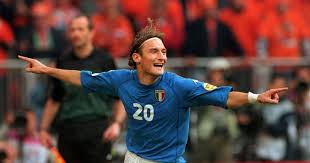Born 27 september 1976) is an italian former professional footballer who played solely for roma and the italy national team primarily as an attacking midfielder or second striker, but could also play as a lone striker or winger.he is often referred to as er bimbo de oro (the golden boy), l'ottavo re di roma (the. Francesco Totti The Italian Magician Who Lit Up Euro 2000 90min