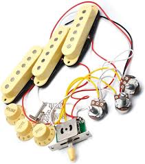 Amazon | エレキギター 配線済み エレキギターピックアップ配線ハーネス配線済み 5 ウェイスイッチ 2T1V マルチタイプピックアップエレキギター用ブラック-ホワイト  (Color : Gold) | エレキギターパーツ | 楽器・音響機器