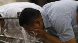 Sedangkan menurut istilah (syariah islam) artinya menggunakan air pada anggota badan tertentu dengan cara tertentu yang dimulai dengan niat guna menghilangkan hadast kecil. Jangan Lupa Wudhu Sebelum Tidur Ini Tata Cara Serta Doa Wudhu Tribun Jogja