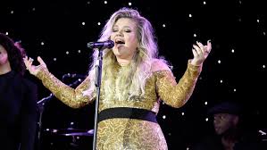 Fans Can Expect Tickets For This Tour To Be In Demand Due To Her Established Fanbase That Had Been Clamoring For Her T Kelly Clarkson Kelly Clarkson Hair Kelly