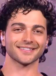 Helping starving bees with sugar water syrup