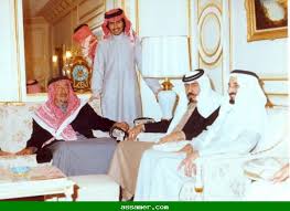 الأمير عبد العزيز بن سعود مع والده الأمير سعود بن محمد رحمه الله وجده لامه شقران الأمير محمد بن سعود الكبير يرحمه الله والأمير فيصل بن تركي بن عبد الله