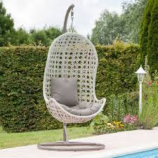 Elixir Oeuf Suspendu Etna Acier Et Coque Resine Tressee Coloris Blanc Vieil Mobilier De Salon Fauteuil Suspendu Fauteuil Jardin
