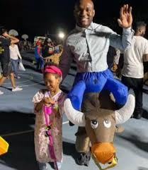 Kamaru usman retained his welterweight title in devastating style as he knocked out jorge masvidal in their main event in front of a full house of kamaru usman knocked out jorge masvidal at ufc 261. Kamaru Usman Height Weight Age Wife Biography Family