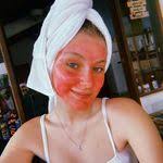 Elsie Cabral's Instagram, Twitter & Facebook