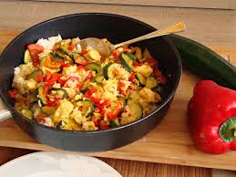 Hahnchen Gemuse Reis Pfanne Reispfanne Rezept Preiswert Kochen Reispfanne Mit Gemuse