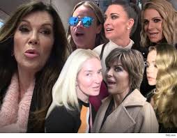 Tmz celebrity tour hollywood celebrity bus tours. Lisa Vanderpump Rhobh Cast Bad Blood Rooted In Dorit S Dog