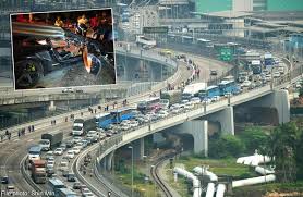 Dalam kejadian lapan buah kenderaan yang membabitkan sebuah bas dan tujuh kereta terbabit dalam kemalangan pada 8 malam itu bermula di hadapan bangunan risda di. Accidents And Incidents In Malaysia 1 Weehingthong