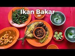 Seafood is what we get pretty often, my family used to frequently pay a visit to a seafood stall at serpong area but they're no longer there and we've so, it was not like in searching for seafood stall but we'd like to give a try this place named seafood kalimati. Ikan Bakar Street Food Grilled Fish In Jakarta Indonesia