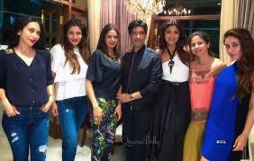 Mempunyai sosok tubuh yang langsing, kurus dan tegang merupakan impian setiap wanita yang sudah menginjak usia lanjut. Geng Hindi Malaysia Pereka Fesyen Terkenal Di India Manish Malhotra Dikelilingi Wanita Wanita Cantik Bollywood Facebook