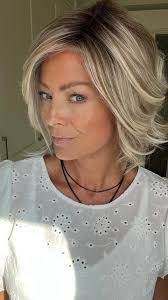 Kari Bowling's Instagram, Twitter & Facebook