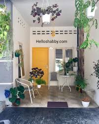 Desain rumah minimalis ini pun begitu sederhana, tapi dapat dilihat bahwa penggunaan warna monokrom mampu membuatnya terasa lebih lapang. 6 Inspirasi Model Desain Teras Rumah Minimalis Sederhana Tahun Ini Helloshabby Com Interior And Exterior Solutions