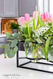 Moderne tulpenarrangements nach faeries und fauna. Elegant Tulip Eucalyptus Floral Arrangement Inspiration For Moms