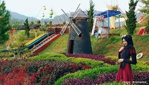 70 tempat wisata di bandung paling hits saat ini, disertai tarif masuk. Objek Wisata Bandung Bertema Kebun Kerennya Nggak Tanggung Tanggung
