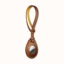 Airtag is designed to act as a key finder, helping people find personal objects (e.g. Taschenaccessoire Apple Airtag Hermes Hermes Deutschland