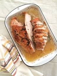 A los 20 minutos de horno meter las zanahorias, los ajos mantener en el horno otra media hora o hasta que la pechuga esté dorada. Pechuga De Pavo Al Horno Pechuga De Pavo Al Horno Receta Pechuga De Pavo Pavo Al Horno